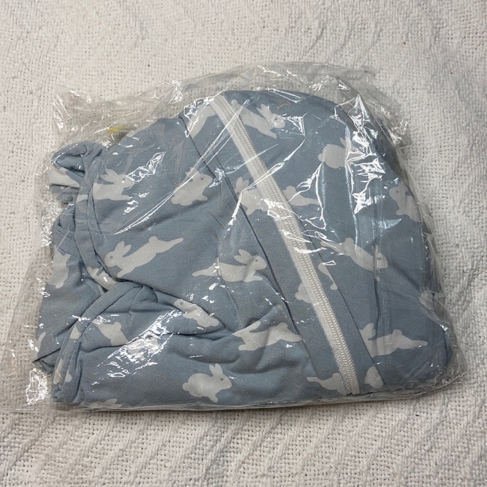 NIP 12-18m pearl blue bunny kickee pants